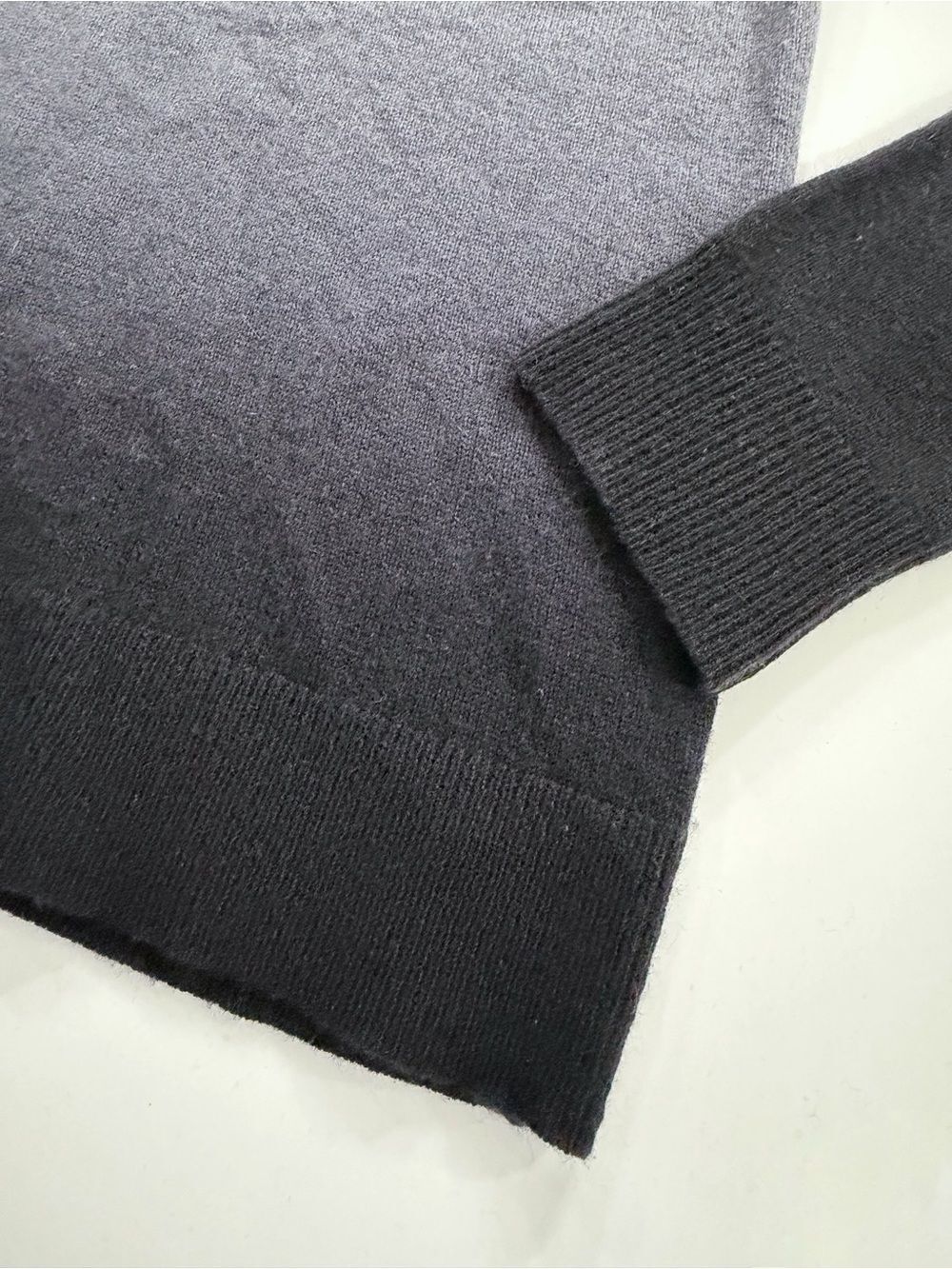 C by Bloomingdales Womens L Cashmere Ombre Turtleneck Sweater Gray Black Luxury - Picture 4 of 7